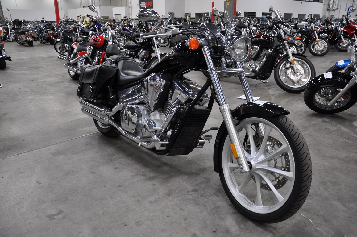 Купить мотоцикл Honda VT1300CXA Fury 2010 фото 3